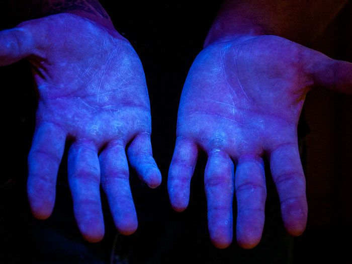 Using UV Lights For Cleanliness